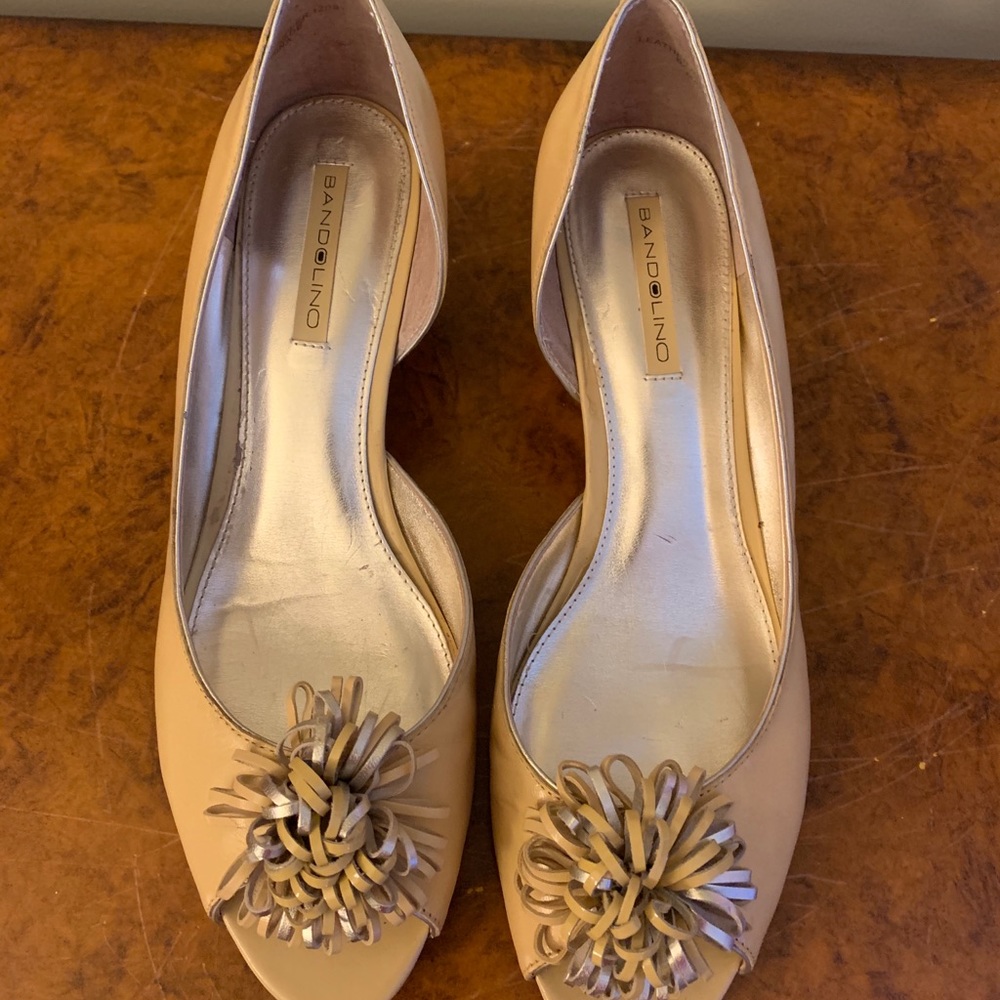 Bandolino Pale Yellow Lucy Wedges, 10M.